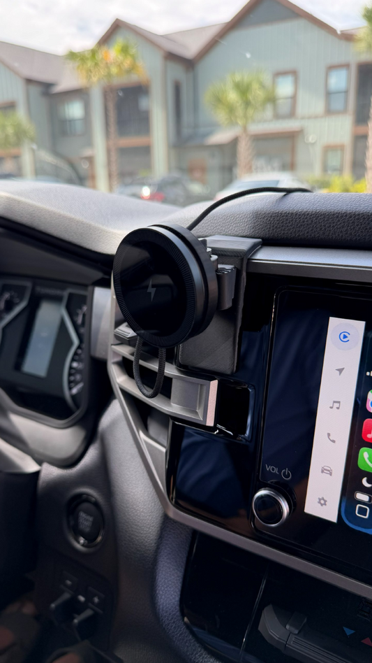 Toyota Tundra 2022-2026 MagSafe iPhone Charger